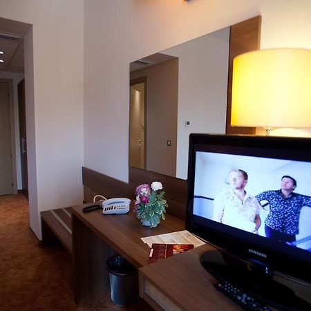 Top Rooms Aparthotel Bukarest Exteriör bild