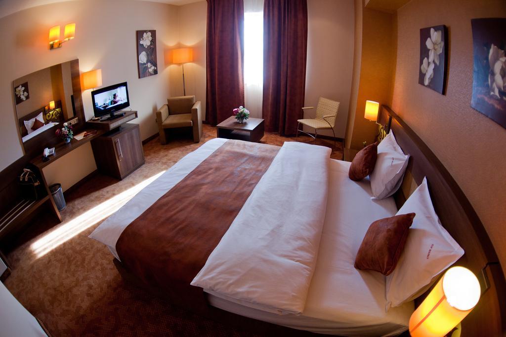 Top Rooms Aparthotel Bukarest Exteriör bild