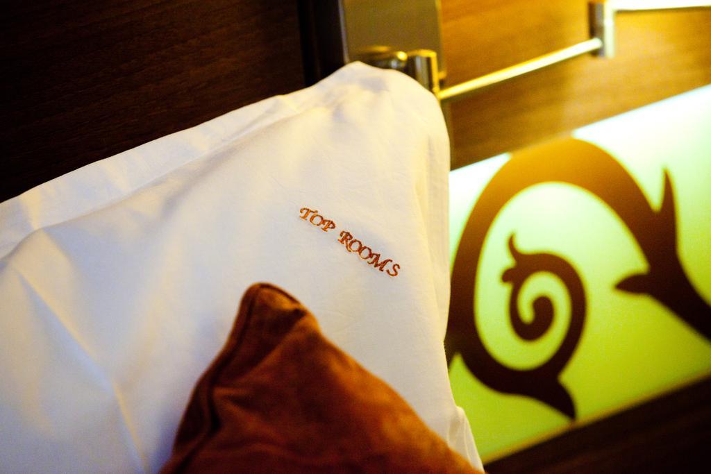 Top Rooms Aparthotel Bukarest Exteriör bild
